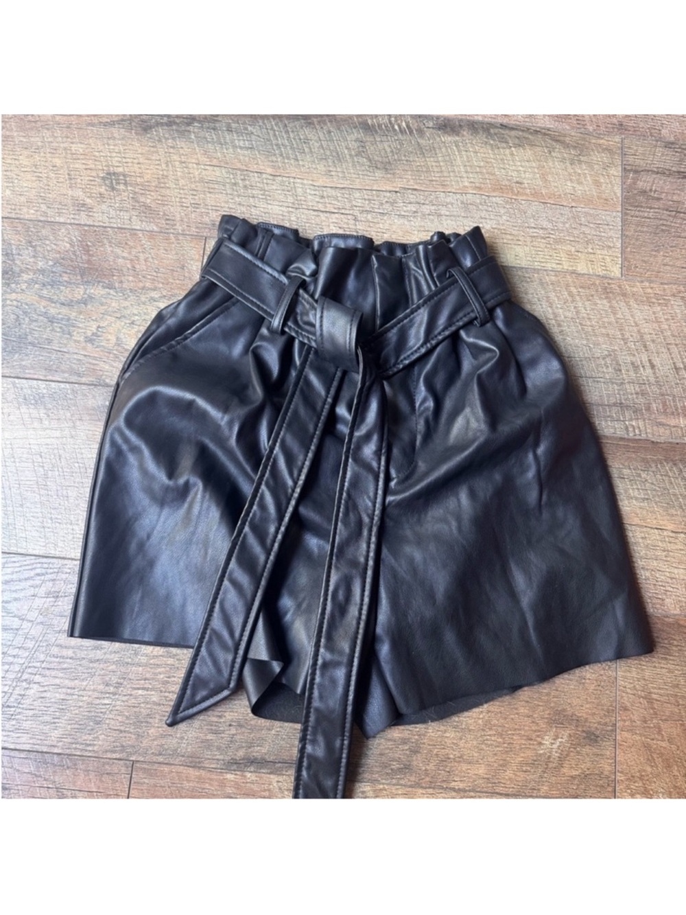 Zenana Outfitters Black Faux Leather High-Waist Paperbag Shorts NWOT - Picture 4 of 6